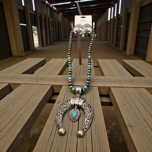 NWT FAUX TURQUOISE & NAVAJO PEARL NECKLACE AND EARRING SET